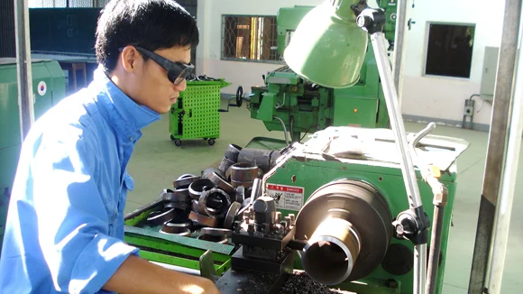 Học nghề xuất khẩu lao động