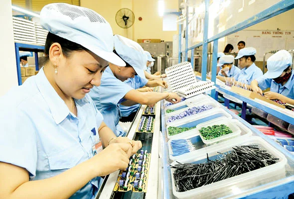 Nữ TTS lắp ráp linh kiện điện tử tại Nhật 2019